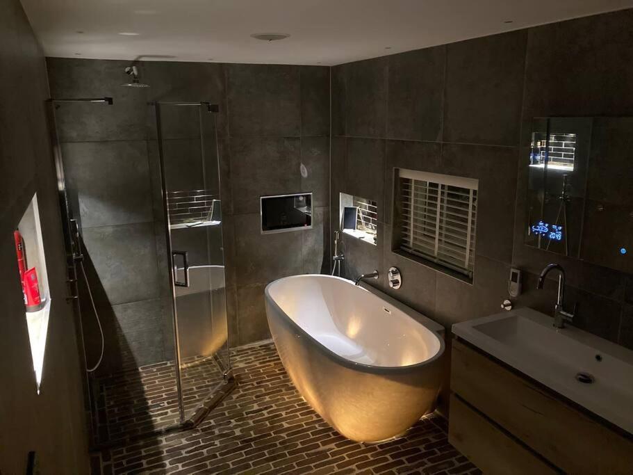 Voorsterstaete Former Barn, Including Jacuzzi Voorst Gem Voorst Esterno foto
